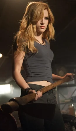Belle (Bella Thorne)