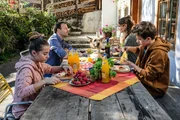 Von links: Fee Lochner (Joline Letizia Schw&auml;rzler), Martin Lochner (Andreas Tobias), Racko (Chewakka), Eva Wiesner (Ines Hollinger) und Flori (Leon de Greiff).