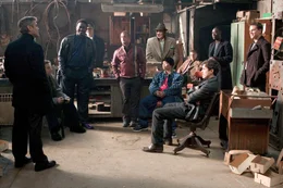 Danny Ocean (George Clooney, l.), Linus Caldwell (Matt Damon, r.)