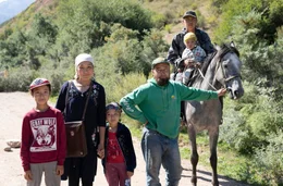 Die Nomadenfamilie auf dem Weg zur Sommerweide