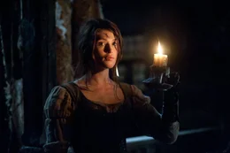 Gemma Arterton (Gretel).