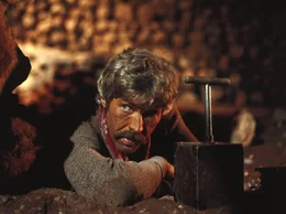 John H. Mallory (James Coburn)