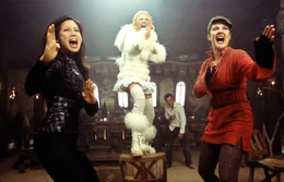 Beim Anblick der Martial Arts-erprobten Ermittlerinnen (v.l.) Alex Munday (Lucy Liu), Natalie Cook (Cameron Diaz) und Dylan Sanders (Drew Barrymore) geht bereits so mancher Verbrecher laufen.