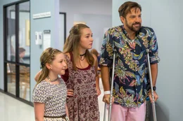 L-R: Vicky (Ella Anderson), Rachel (Jessi Case), Bradley (Jason Sudeikis).