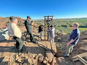 Thomas Winterton (2.v.r.), Erik Bard (l.), Travis Taylor (r.), Bryant 'Dragon' Arnold (2.v.l.), Kaleb Bench (3.v.r.), Cameron Fugal (5.v.l.)