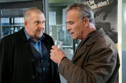 Wasser oder Bier? Das fragt Freddy Schenk (Dietmar Bär, l) seinen Kollegen Max Ballauf (Klaus J. Behrendt) im Präsidium.