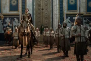 Míriel (Cynthia Addai-Robinson), die Königin Regentin von Númenor, hat ein Heer aufstellen lassen, um Galadriel im Kampf gegen das Böse zu unterstützen.