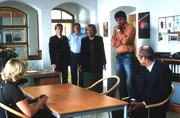 "Soko Kitzbühel" - Szenenbild mit Kristina Sprenger (Karin Kofler), Philipp Moog (Fritz v. Tratzberg), Ferry Öllinger (Kroisleitner), Ruth-Maria Kubitschek (Gertrude v. Tratzberg), Hans Sigl (Andreas Blitz) und Peter Kremer (Stefan Walter). "Soko Kitzbühel" - Szenenbild mit Kristina Sprenger (Karin Kofler), Philipp Moog (Fritz v. Tratzberg), Ferry Öllinger (Kroisleitner), Ruth-Maria Kubitschek (Gertrude v. Tratzberg), Hans Sigl (Andreas Blitz) und Peter Kremer (Stefan Walter).