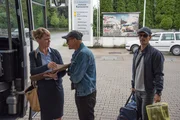 Die Gauner kapern den Bus:  (v.li.) Irma (Lisa Wagner), Richy (Georg Friedrich), Tom (Christopher Sch&auml;rf).
