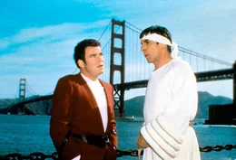 Admiral Kirk (William Shatner, l.) und Mr. Spock (Leonard Nimoy, r.) haben sich ins  20. Jahrhundert nach San Francisco zur&uuml;ckversetzen lassen, um Buckelwale  zu suchen. Eine Sonde, die die Erde existenziell bedroht, reagiert nur auf die Ges&auml;nge dieser Wale. Ein Wettlauf mit der Zeit beginnt  ...