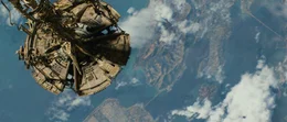 "Star Trek", James T. Kirk hat den Tod seines Vaters, der bei einem romulanischen Angriff ums Leben gekommen ist, nicht verkraftet. Als rebellischer Hitzkopf wehrt er sich, auch etwas Sinnvolles aus seinem Leben zu machen. Captain Pike, ein Freund seines Vaters, gibt dennoch den entscheidenden Ansto&szlig;. Kirk soll sich bei der Sternenflottenakademie bewerben. Aber auch dort macht sich der junge Draufg&auml;nger keine Freunde. Als der Romulaner Nero droht, Spocks Heimatplaneten Vulkan zu zerst&ouml;ren, sieht Kirk seine Aufgabe gekommen.  SENDUNG: ORF eins - DO - 18.04.2013 - 20:15 UHR. - Veroeffentlichung fuer Pressezwecke honorarfrei ausschliesslich im Zusammenhang mit oben genannter Sendung oder Veranstaltung des ORF bei Urhebernennung.  Foto: ORF/Sevenone.  Anderweitige Verwendung honorarpflichtig und nur nach schriftlicher Genehmigung der ORF-Fotoredaktion.  Copyright: ORF, Wuerzburggasse 30, A-1136 Wien, Tel. +43-(0)1-87878-13606