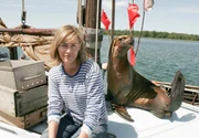 Fischerin Anne (Gesine Cukrowski) und ihre Robbe William.