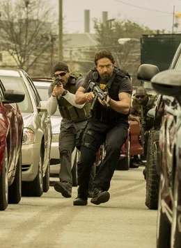 Nick O&rsquo;Brien (Gerard Butler) auf der Jagd nach den Verbrechern.