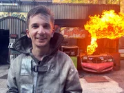 Was macht einen Actionfilm so spannend? Neben einer aufregenden Story sind es vor allem auch gefährliche Stuntszenen und verblüffende Filmtricks. "PUR+"-Moderator Eric Mayer dreht einen Action-Film und erklärt dabei, wie die Spezialeffekte gemacht werden. Was macht einen Actionfilm so spannend? Neben einer aufregenden Story sind es vor allem auch gefährliche Stuntszenen und verblüffende Filmtricks. "PUR+"-Moderator Eric Mayer dreht einen Action-Film und erklärt dabei, wie die Spezialeffekte gemacht werden.
