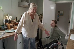 Spa&szlig; trotz kaputter Sp&uuml;lmaschine: Rosalie (Jutta Speidel, li.) und Karla (Paula Hartmann).