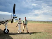 Sibel Kekilli begleitet den Biologen Jörg Melzheimer bei einer Geierauswilderung in der Massai Mara. Sibel Kekilli begleitet den Biologen Jörg Melzheimer bei einer Geierauswilderung in der Massai Mara.