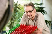 Die Klimakrise ist eine Tatsache, wird jedoch von vielen in Frage gestellt. Aus diesem Grund werden Gespräche darüber oft vermieden, was bedauerlich ist! Warum es so herausfordernd ist, über das Klima zu sprechen, und warum wir es trotzdem unbedingt tun sollten, erklärt "Wissen vor acht - Erde". Die Klimakrise ist eine Tatsache, wird jedoch von vielen in Frage gestellt. Aus diesem Grund werden Gespräche darüber oft vermieden, was bedauerlich ist! Warum es so herausfordernd ist, über das Klima zu sprechen, und warum wir es trotzdem unbedingt tun sollten, erklärt "Wissen vor acht - Erde".