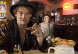 Kristos (Martin Feifel) und Mascha (Ilse Neubauer) f&uuml;rchten um die Zukunft ihres Freudenhauses.