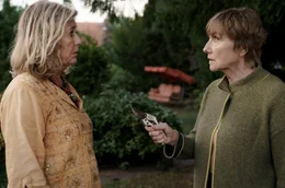 Sie k&ouml;nnten kaum unterschiedlicher sein: Rosalie (Jutta Speidel, li.) und ihre Schwester Margret (Ruth Reinecke).
