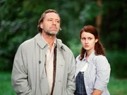 Christine Kamphoven (Annett Renneberg) und ihr Vater Magnus (Gerd Silberbauer), der nach 17 Jahren Gefängnis entlassen wurde.