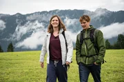 Miriam (Emily Cox), Tom (Christopher Sch&auml;rf) machen erneut eine Trauerreise und &ouml;ffnen sich f&uuml;r die Phase &bdquo;neue Perspektiven&ldquo;.