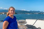 Judith Rakers am Ufer des Lago Judith Rakers am Ufer des Lago