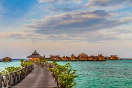 Sch&ouml;nes Hotelresort mit Wasserbungalows in Mabul-Insel - Borneo, Malaysia