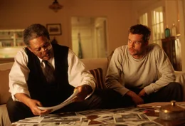 L-R: William Somerset (Morgan Freeman), David Mills (Brad Pitt)