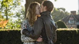 Margaret Wheeler (Eleanor de Rohan, l.) und Tom Quiney (Jack Colgrave Hirst, r.)