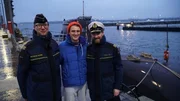 Checker Julian (Mitte) ist mit Olli und Niels von der Marine unterwegs und findet heraus, wie U-Boote abtauchen.