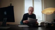 Peter Pilz stellt drei parlamentarische Anfragen um Antworten zum Fall Duncan MacPherson zu erhalten, ohne Erfolg.