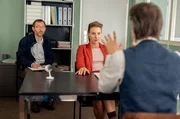 L-R: Kriminalhauptkommisar Piontek (Marco Eschrich), Kriminalhauptkommisarin Hermine Grill (Xenia Tiling), Ferdinand Zankl (Michael Ostrowski)