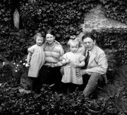 Willy Cohn aus Breslau. Lehrer, deutscher Jude. Im November mit seiner Frau und den beiden kleinen Töchtern erschossen worden. Willy Cohn aus Breslau. Lehrer, deutscher Jude. Im November mit seiner Frau und den beiden kleinen Töchtern erschossen worden.