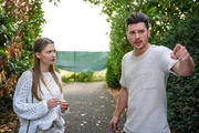Nathalie (Amrei Haardt) und Ronny (Bela Klentze) machen sich Sorgen um die verschwundene Chiara.