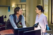 Simone (Tatjana Clasing) begreift, was mit Niclas (Ron Holzschuh) los ist...