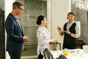 Simone (Tatjana Clasing) nutzt Christoph (Lars Korten, l.), um sich Niclas' (Ron Holzschuh) Nähe zu entziehen.