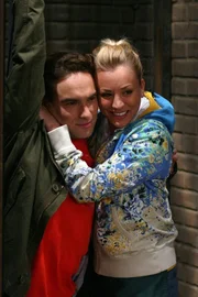 Leonard Hofstadter (Johnny Galecki, l.); Penny (Kaley Cuoco, r.)