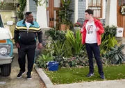 Calvin Butler (Cedric the Entertainer, l.); Dave Johnson (Max Greenfield, r.)