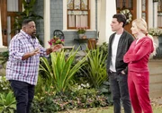 (v.l.n.r.) Calvin Butler (Cedric the Entertainer); Dave Johnson (Max Greenfield); Gemma Johnson (Beth Behrs)