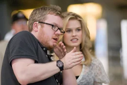 Regisseur Jim Field Smith, Alice Eve (Molly).
