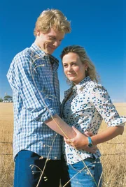 Unbekannter Darsteller und Jodi Fountain (Rachael Carpani)
