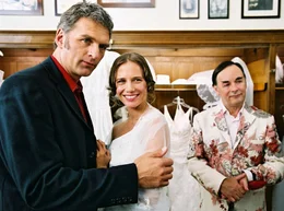SWR Fernsehen HEUTE HEIRATET MEIN MANN, am Samstag (27.08.11) um 20:15 Uhr. Robert Petersen (Walter Sittler) und Yvonne L&uuml;nemann (Nadeshda Brennicke) stehen kurz vor der Hochzeit, die mit allem Drum und Dran gefeiert werden soll. Damit auch alle wissen, dass dieser zweite Anlauf der einzig Richtige ist!