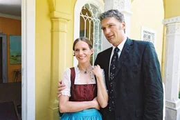 Nadeshda Brennicke (Yvonne L&uuml;nemann), Walter Sittler (Robert Petersen).