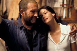 L-R: Ian (Donal McCann) und Lucy Harmon (Liv Tyler)