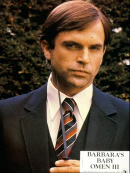 Damien (Sam Neill), Satans Sohn, leitet ein weltweites Industrie-Imperium. Er glaubt Jesus Christus Wiedergeburt wird in England stattfinden, so setzt er alles daran, Botschafter in London zu werden ...