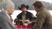 Der lokale Sheriff Baker (Jason Patric, M.) befragt das Ehepaar Paul (Thomas Jane, r.) und Wendy (Anne Heche, l.) zu Details des Verschwindens ihrer kleinen Tochter Taylor.
