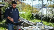 Zu Tisch Pindosgebirge – Grichenland Ilias Efthimiou kocht Kritharoto: Reisnudeln mit verschiedenen Pilzen. Zu Tisch Pindosgebirge – Grichenland Ilias Efthimiou kocht Kritharoto: Reisnudeln mit verschiedenen Pilzen.