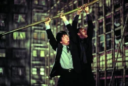 Ihr Urlaub in Hongkong endet f&uuml;r Lee (Jackie Chan, l.) und Carter (Chris Tucker, r.) ganz anders, als geplant ...