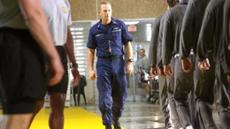 Rettungsschwimmer Ben Randall (Kevin Costner) ist eine lebende Legende bei der US-K&uuml;stenwache in Alaska - bis ihm w&auml;hrend eines Einsatzes ein fataler Fehler unterl&auml;uft..