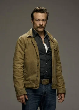 Special Agent Mike Franks (Kyle Schmid)